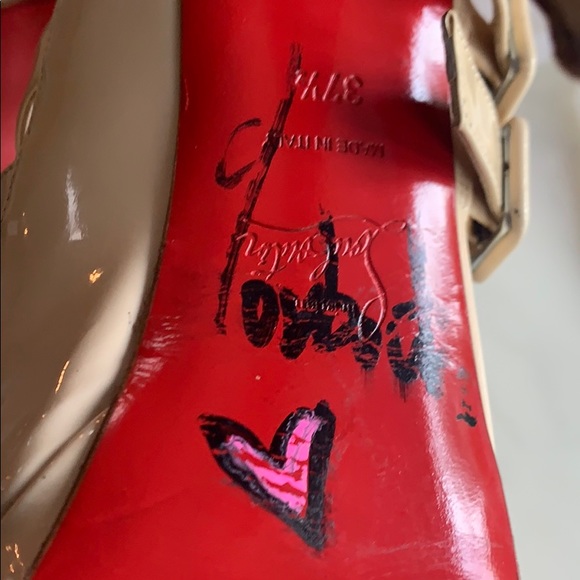 Christian Louboutin Differa SIGNED heels in nude - Picture 3 of 16